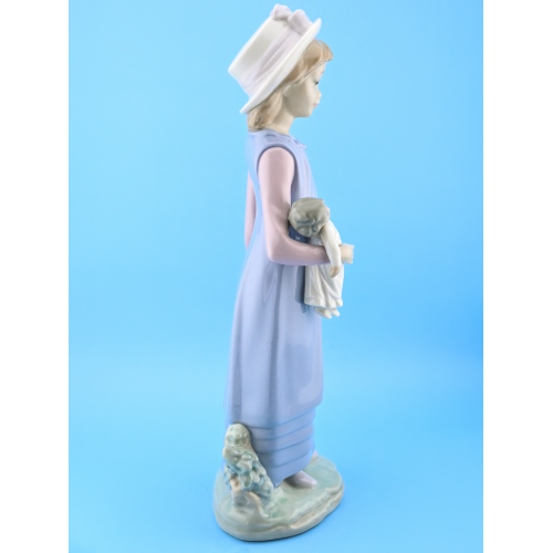 Девочка с куклой фарфор Lladro Испания