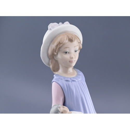 Девочка с куклой фарфор Lladro Испания